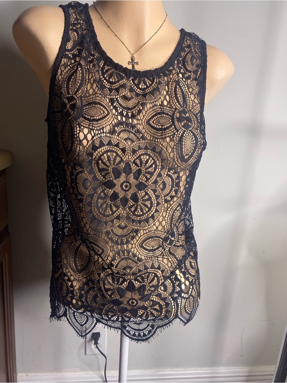 Simply Styled Black Lace Sleeveless Camisole